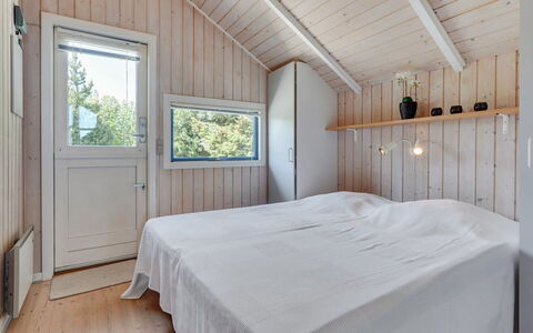 Jarmericus - 300M from the Sea: Wood, Ceiling, Flooring, Floor, Bedroom, Home, Plank, Hardwood, Bed, Wood Stain