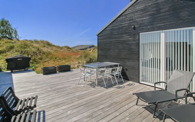 Manni - 800M from the Sea