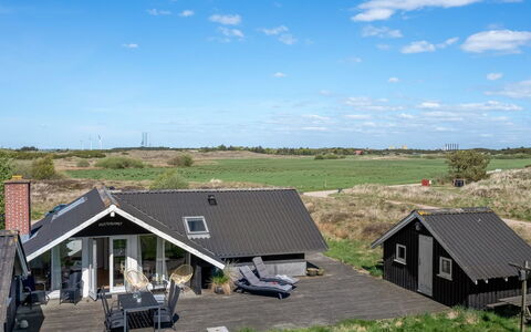 Maxie - 1.2Km from the Sea: Home, Cottage, Porch, Hardwood, Siding, Deck, Shade, Plank, Estate, Garden Buildings
