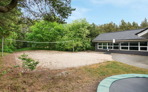 Liliana - 800M from the Sea: Cottage, Shed, Hut, Farmhouse, Prairie, Shack, Barn, Log Cabin, Garden Buildings