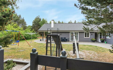 Liliana - 800M from the Sea: Cottage, Shed, Hut, Farmhouse, Prairie, Shack, Barn, Log Cabin, Garden Buildings