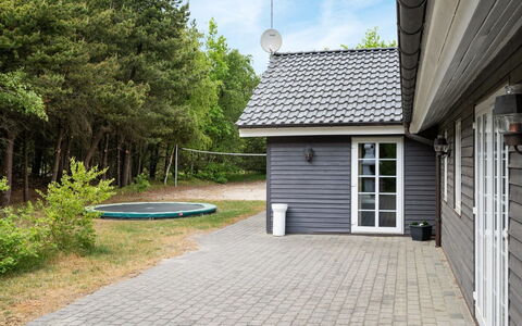 Liliana - 800M from the Sea: Cottage, Shed, Hut, Farmhouse, Prairie, Shack, Barn, Log Cabin, Garden Buildings