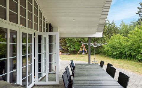 Liliana - 800M from the Sea: Cottage, Shed, Hut, Farmhouse, Prairie, Shack, Barn, Log Cabin, Garden Buildings