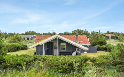 Bryniulf - 1.8Km from the Sea: Cottage, Farmhouse