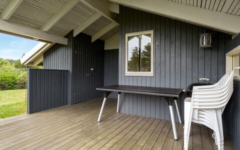Bryniulf - 1.8Km from the Sea: Wood, Ceiling, Composite Material, Shade, Plank, Siding, Hardwood, Wood Stain, Porch, Design