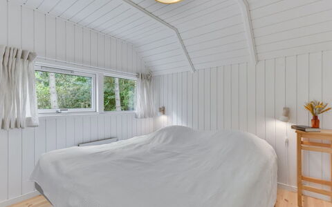 Merta: Wood, Ceiling, Flooring, Floor, Bedroom, Interior Design, Bed, Bed Sheet, Bedding, Room