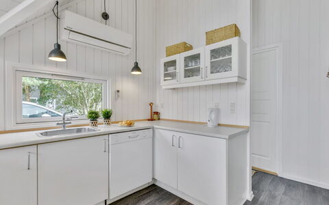 Merta: Flooring, Wood, Interior Design, Kitchen, Floor, Countertop, Ceiling, Cabinetry, Room, Tap