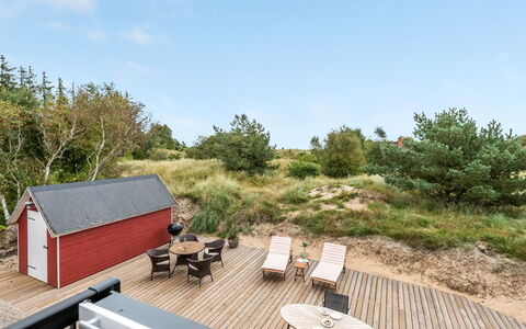 Merta: Shrub, Urban Design, Groundcover, Brick, Apartment, Estate, Brickwork, Balcony, Landscaping