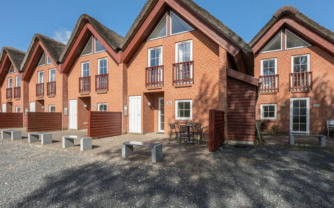 Deljan - 3.5Km from the Sea: Shrub, Urban Design, Groundcover, Brick, Apartment, Estate, Brickwork, Balcony, Landscaping