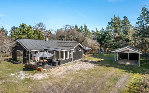 Yall - 1Km from the Sea: Wood, Roof, Architecture, Home, House, Cottage, Siding, Hardwood, Slope, Estate