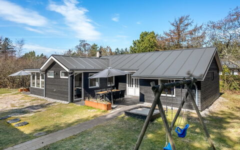 Yall - 1Km from the Sea: Wood, Roof, Architecture, Home, House, Cottage, Siding, Hardwood, Slope, Estate