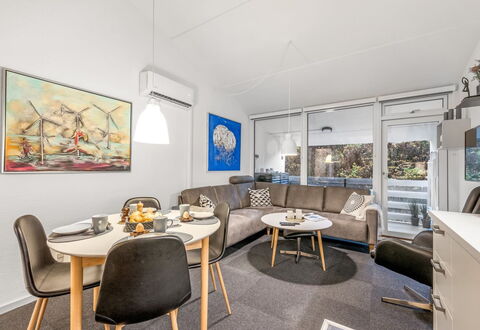 Soffhie - 250M from the Sea: Interior Design, Furniture, Couch, Flooring, Floor, Room, Ceiling, Living Room, Apartment