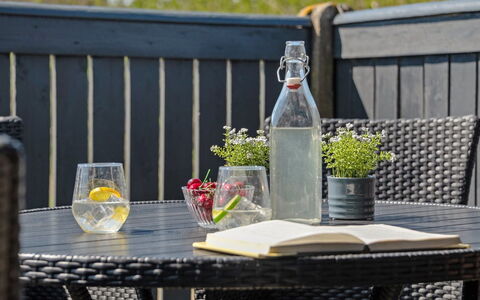 Wulfhild - 800M from the Sea: Plant Community, Sunlight, Herbaceous Plant, Garden, Plantation, Agriculture, Farm
