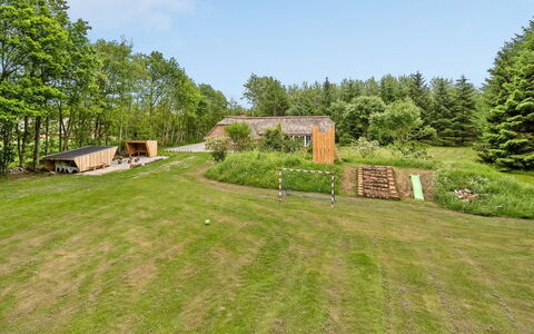 Erla - 2.3Km from the Sea: Building, House, Wood, Home, Roof, Cottage, Residential Area, Shrub, Architecture