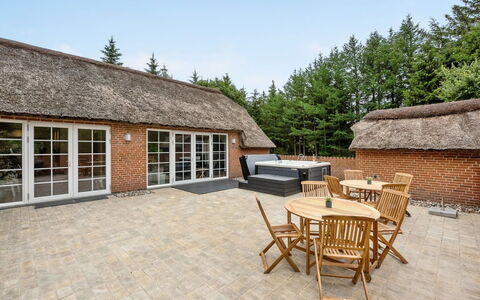 Erla - 2.3Km from the Sea: Building, House, Wood, Home, Roof, Cottage, Residential Area, Shrub, Architecture