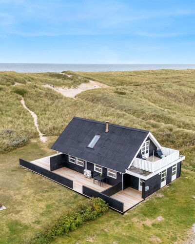 Amandus - 100M from the Sea