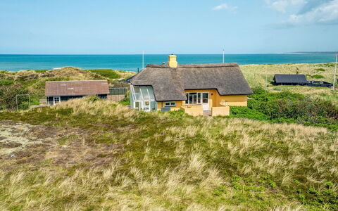 Quirina - 75M from the Sea: Cottage, Shed, Hut, Farmhouse, Prairie, Shack, Barn, Log Cabin, Garden Buildings
