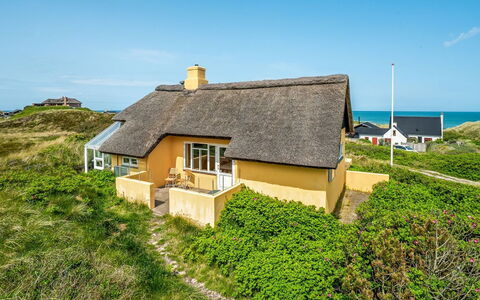 Quirina - 75M from the Sea: Cottage, Shed, Hut, Farmhouse, Prairie, Shack, Barn, Log Cabin, Garden Buildings