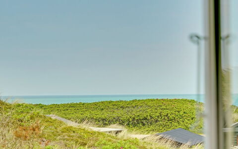 Quirina - 75M from the Sea: Cottage, Shed, Hut, Farmhouse, Prairie, Shack, Barn, Log Cabin, Garden Buildings