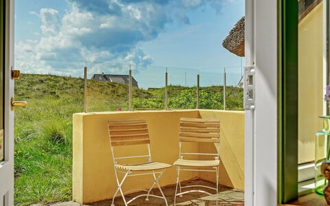 Quirina - 75M from the Sea: Cottage, Shed, Hut, Farmhouse, Prairie, Shack, Barn, Log Cabin, Garden Buildings