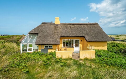 Quirina - 75M from the Sea: Cottage, Shed, Hut, Farmhouse, Prairie, Shack, Barn, Log Cabin, Garden Buildings