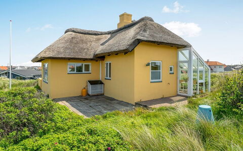 Quirina - 75M from the Sea: Cottage, Shed, Hut, Farmhouse, Prairie, Shack, Barn, Log Cabin, Garden Buildings