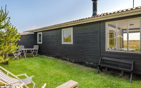 Vuokko - 400M from the Sea: Cottage, Shed, Hut, Farmhouse, Prairie, Shack, Barn, Log Cabin, Garden Buildings