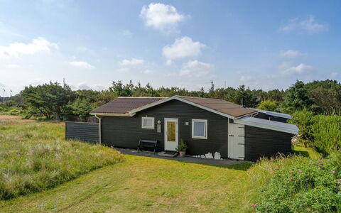 Vuokko - 400M from the Sea: Cottage, Shed, Hut, Farmhouse, Prairie, Shack, Barn, Log Cabin, Garden Buildings