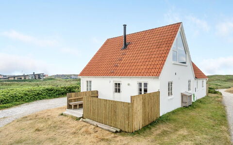 Bernice - 150M from the Sea: Cottage, Shed, Hut, Farmhouse, Prairie, Shack, Barn, Log Cabin, Garden Buildings