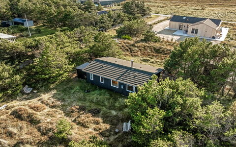 Letta - 800M from the Sea: Grass, Shrub, House, Garden, Home, Cottage, Land Lot, Lawn, Groundcover