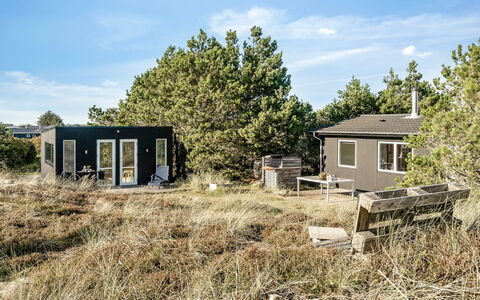 Letta - 800M from the Sea: Cottage, Shed, Hut, Farmhouse, Prairie, Shack, Barn, Log Cabin, Garden Buildings