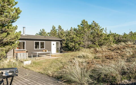 Letta - 800M from the Sea: Cottage, Shed, Hut, Farmhouse, Prairie, Shack, Barn, Log Cabin, Garden Buildings