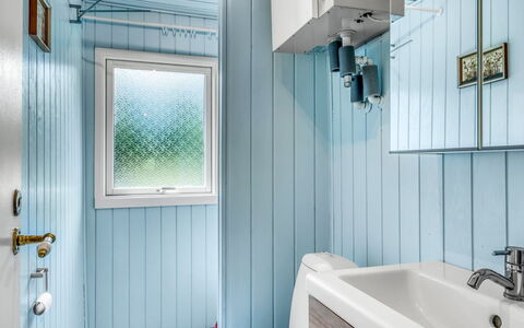 Jorek - 1.3Km from the Sea: Wood, Plumbing Fixture, Interior Design, Bathroom, Flooring, Ceiling, Tap, Plumbing, Room, Sink