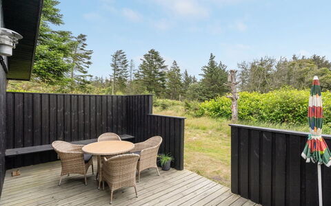 Jorek - 1.3Km from the Sea: Wood, Hardwood, Backyard, Shade, Fence, Plank, Garden, Deck, Porch, Landscaping