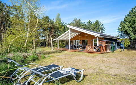 Akseli - 800M from the Sea: Grass, House, Roof, Home, Cottage, Shrub, Land Lot, Rural Area, Farmhouse, Groundcover