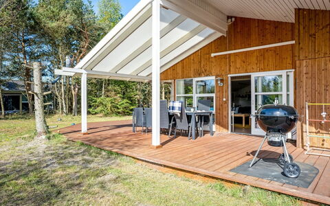 Akseli - 800M from the Sea: Grass, House, Roof, Home, Cottage, Shrub, Land Lot, Rural Area, Farmhouse, Groundcover