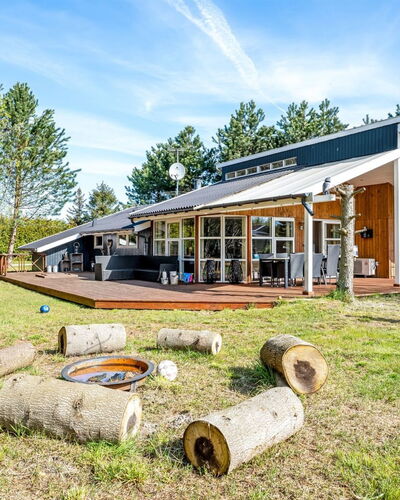Akseli - 800M from the Sea
