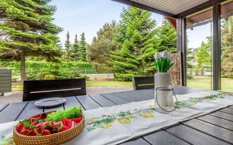 Hanka - 500M from the Sea: Grass, House, Roof, Home, Cottage, Shrub, Land Lot, Rural Area, Farmhouse, Groundcover