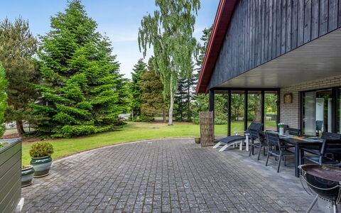 Hanka - 500M from the Sea: Grass, House, Roof, Home, Cottage, Shrub, Land Lot, Rural Area, Farmhouse, Groundcover