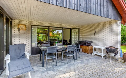 Hanka - 500M from the Sea: Grass, House, Roof, Home, Cottage, Shrub, Land Lot, Rural Area, Farmhouse, Groundcover