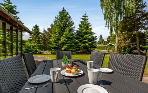 Hanka - 500M from the Sea: Grass, House, Roof, Home, Cottage, Shrub, Land Lot, Rural Area, Farmhouse, Groundcover