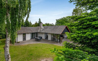 Hanka - 500M from the Sea