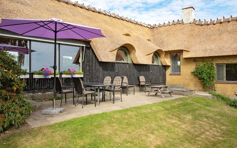 Edithe - 250M from the Sea: Roof, Thatching, Cottage, House, Home, Shade, Estate, Garden, Farmhouse, Yard