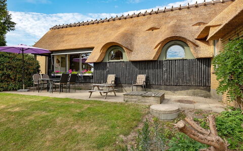 Edithe - 250M from the Sea: Roof, Thatching, Cottage, House, Home, Land Lot, Estate, Farmhouse, Garden, Shade