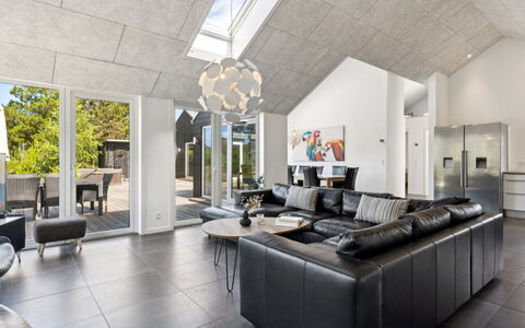 Elke - 3.5Km from the Sea: Ceiling, Floor, Design, Daylighting, Tile, Living Room, Houseplant, Light Fixture, Wood Flooring