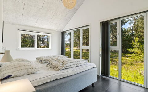Elke - 3.5Km from the Sea: Bedroom, Ceiling, Interior Design, Bed, Bedding, Flooring, Bed Sheet, Room, Home, Floor