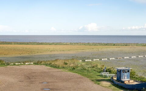 Theis - 100M from the Sea: Horizon, Ecoregion, Plain, Grassland, Cloud, Land Lot, Coast, Sea, Shore, Field