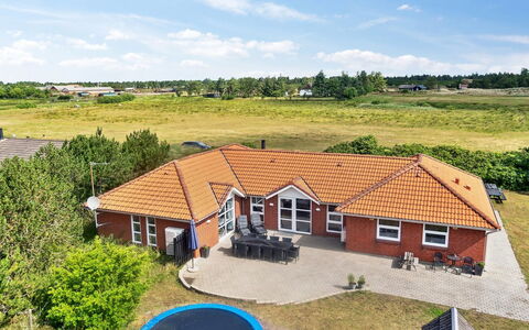 Jonke - 800M from the Sea: Shrub, Urban Design, Groundcover, Brick, Apartment, Estate, Brickwork, Balcony, Landscaping
