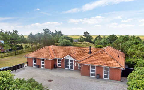Jonke - 800M from the Sea: Shrub, Urban Design, Groundcover, Brick, Apartment, Estate, Brickwork, Balcony, Landscaping