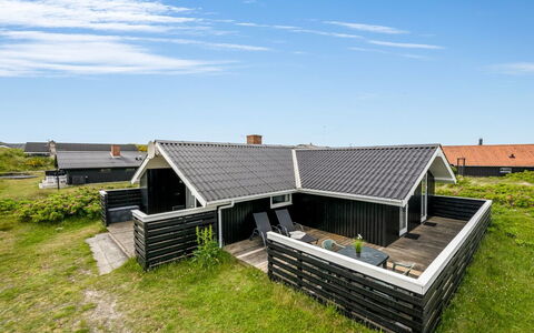 Unni - from the Sea: Roof, House, Home, Cottage, Siding, Estate, Driveway, Garden Buildings, Yard, Shed